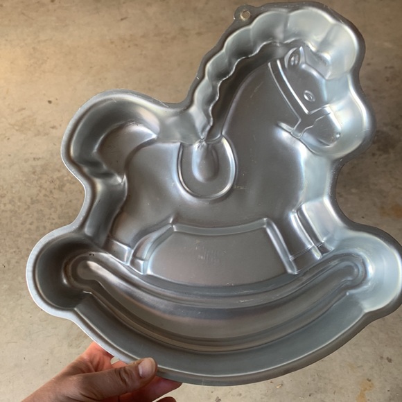 10 Character cake pans